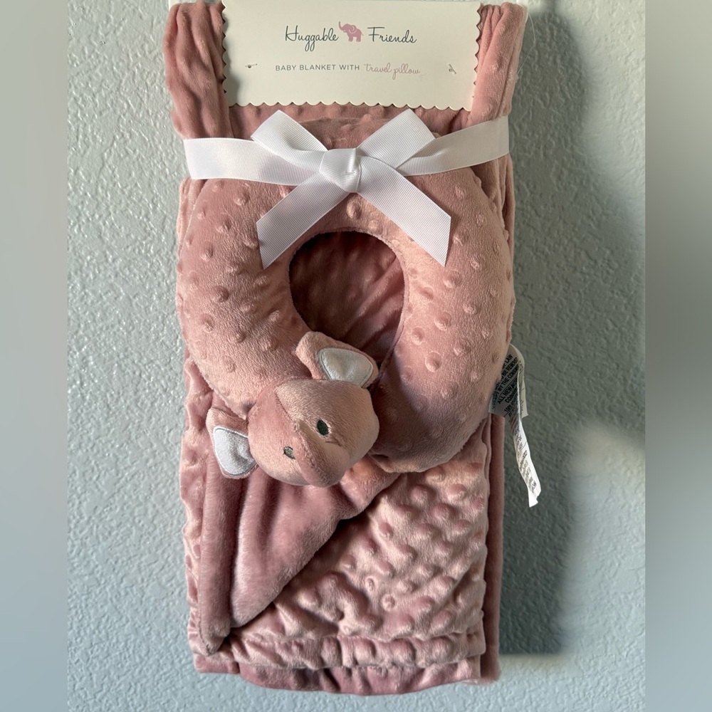 Huggable Friends Pink blanket